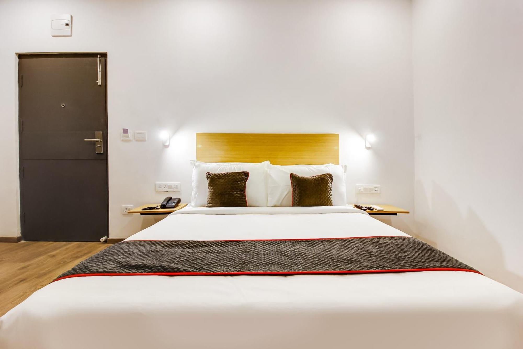 Townhouse De Alphabet Otel Haydarabad Dış mekan fotoğraf
