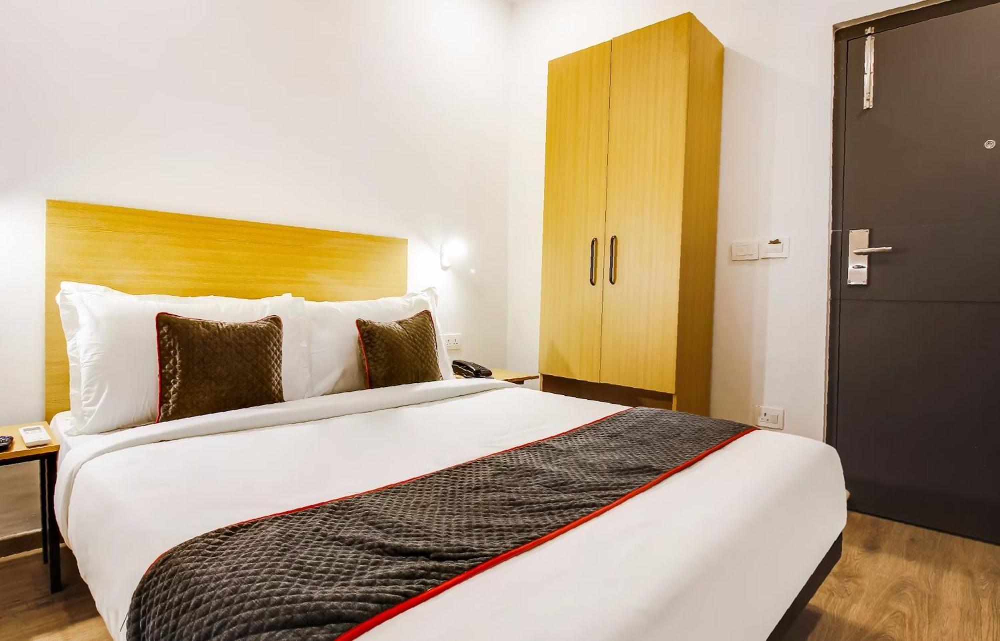 Townhouse De Alphabet Otel Haydarabad Dış mekan fotoğraf